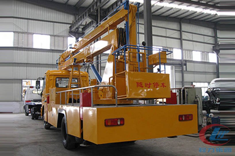 湖北博亿堂官网东风24米高空作业车侧面图