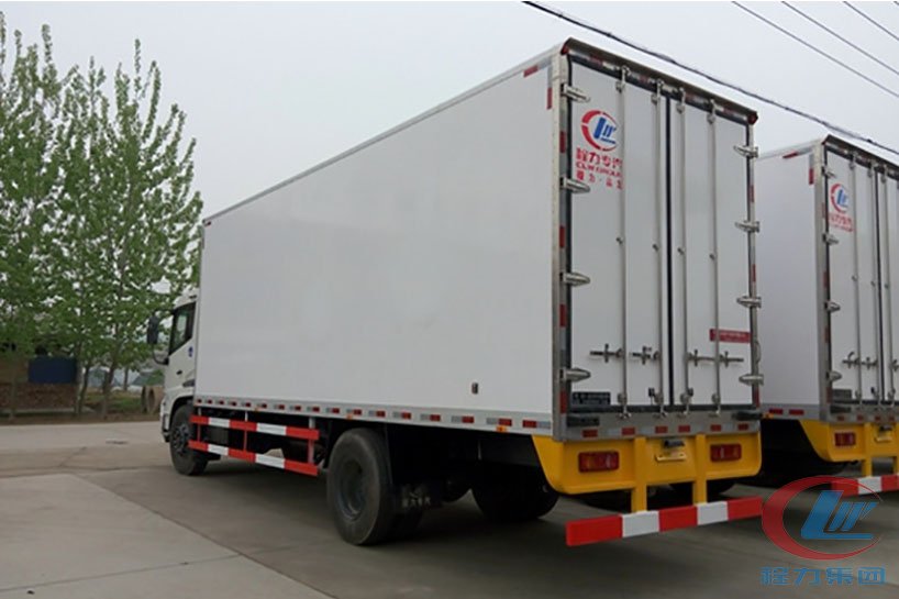湖北博亿堂官网东风天锦冷藏车侧面图