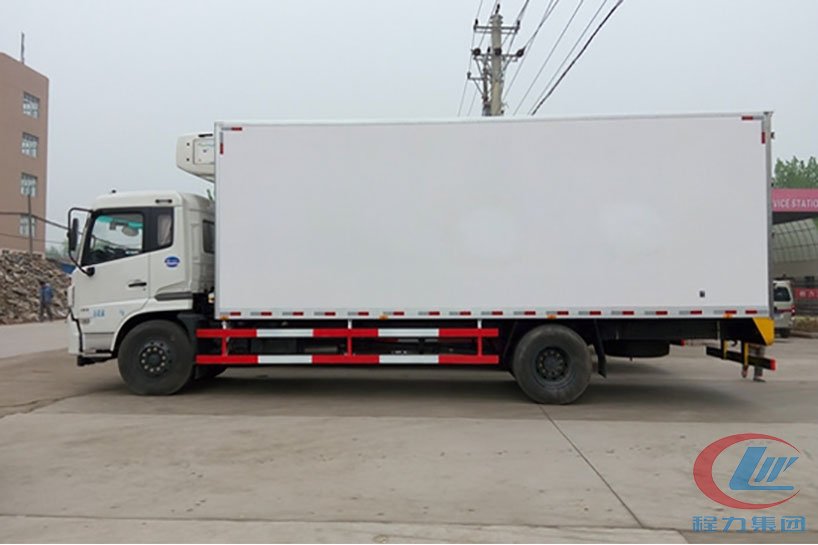 湖北博亿堂官网东风天锦冷藏车侧面图