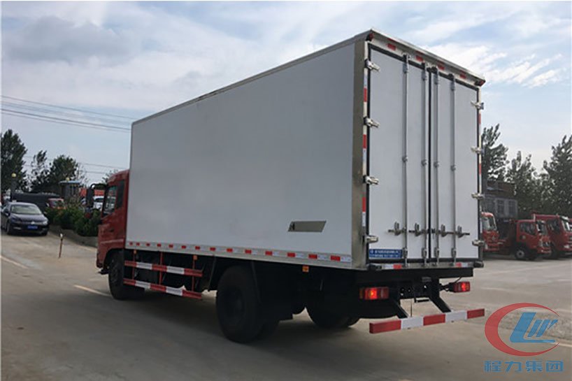 博亿堂官网集团东风天锦冷藏车（厢长6.1米）侧面图