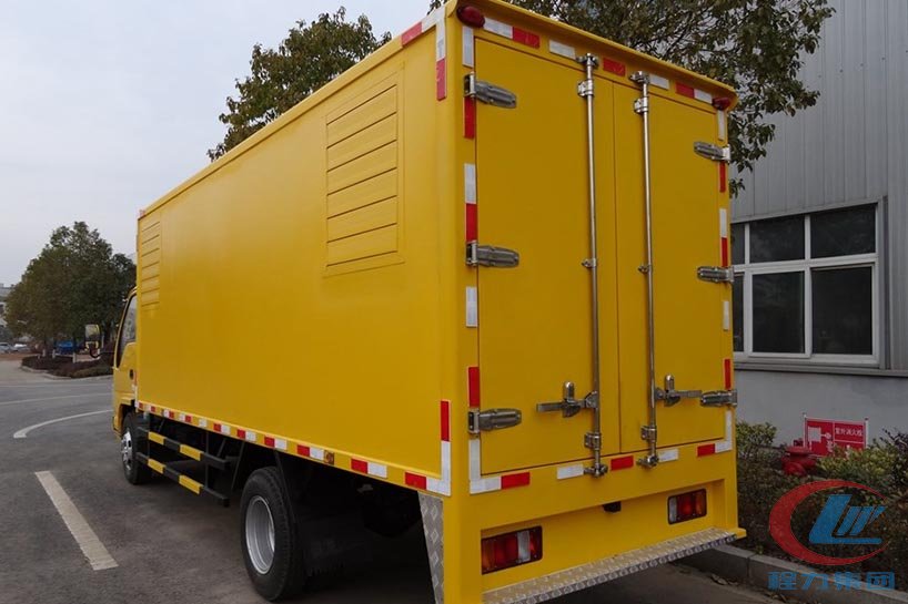 博亿堂官网五十铃小型应急发电车侧面图