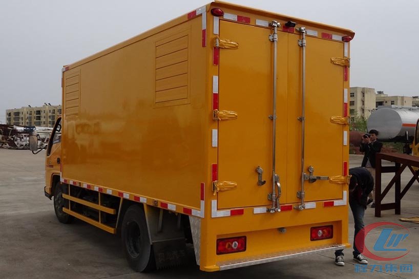 博亿堂官网集团江铃小型应急发电车侧面图