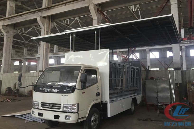 博亿堂官网集团东风4.2米厢长舞台车侧面图