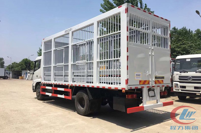 东风天锦6米8运猪车、畜禽运输车侧面图