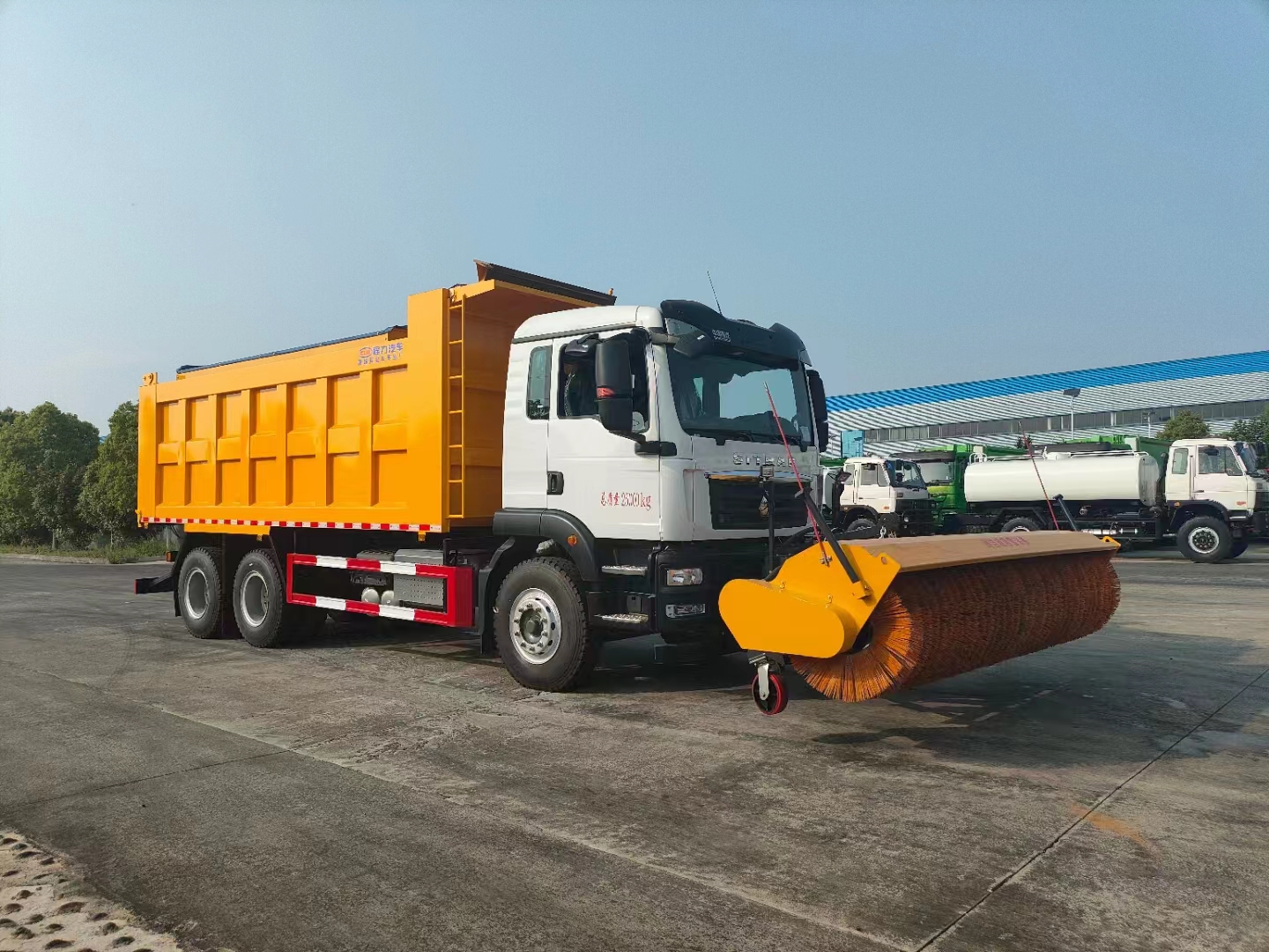 博亿堂官网除雪车带融雪撒布机+滚刷