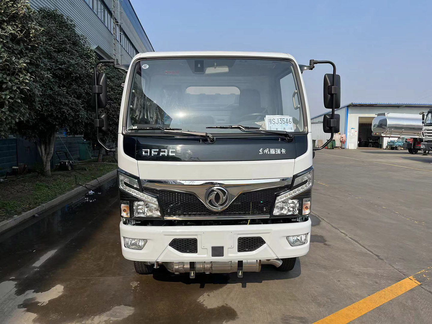 国六博亿堂官网牌东风小福瑞卡/多利卡5方加油车