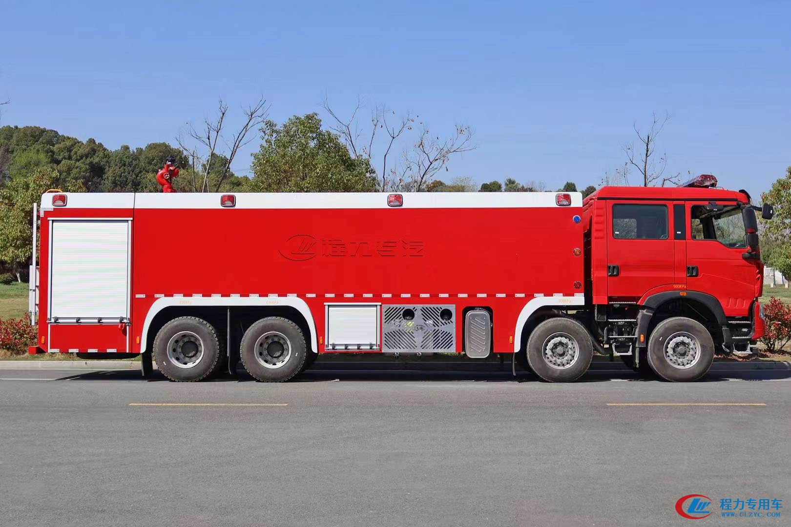博亿堂官网集团应急重汽豪沃25吨水罐消防车