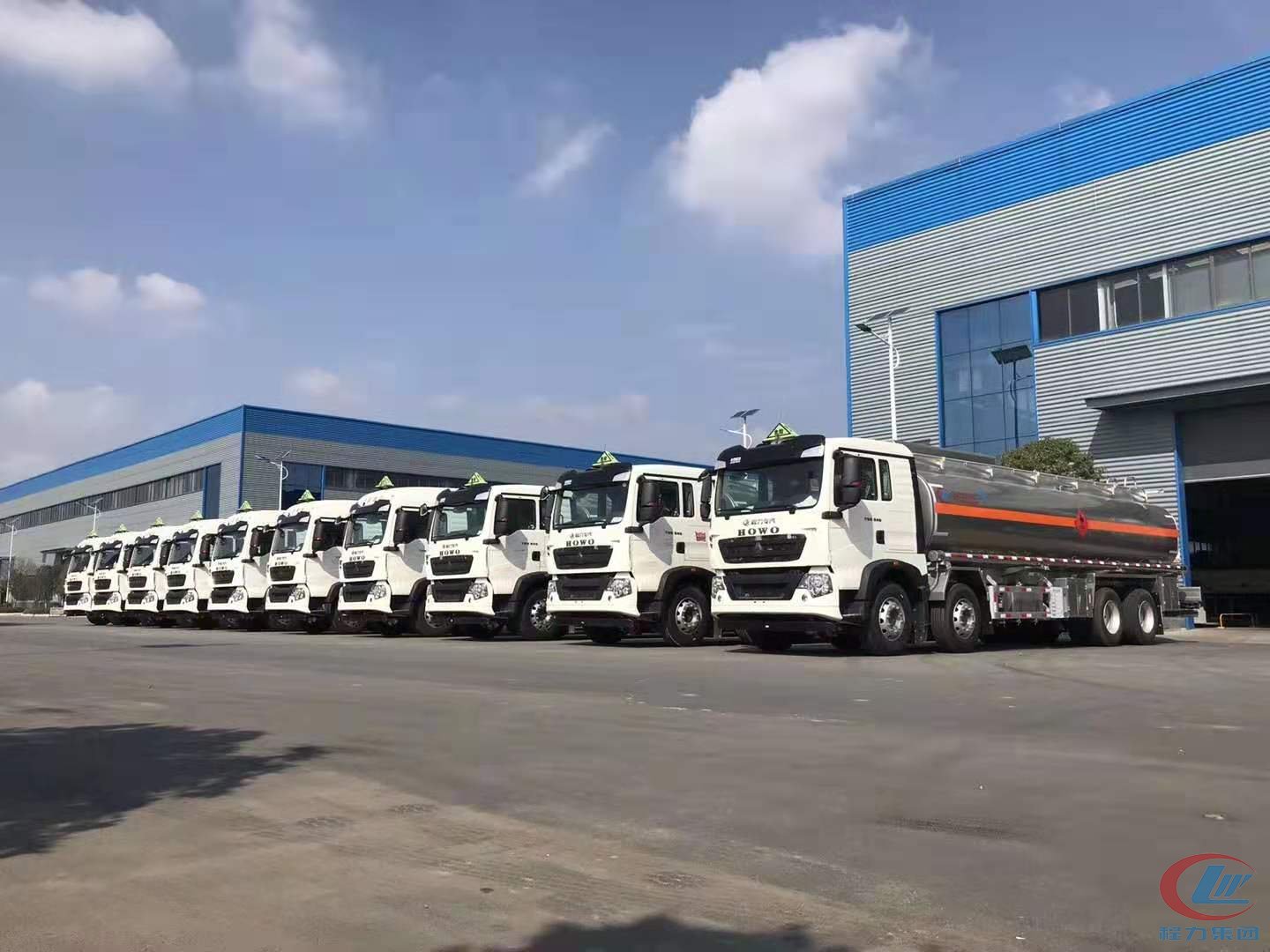 博亿堂官网汽车集团油罐车专业厂前油罐车