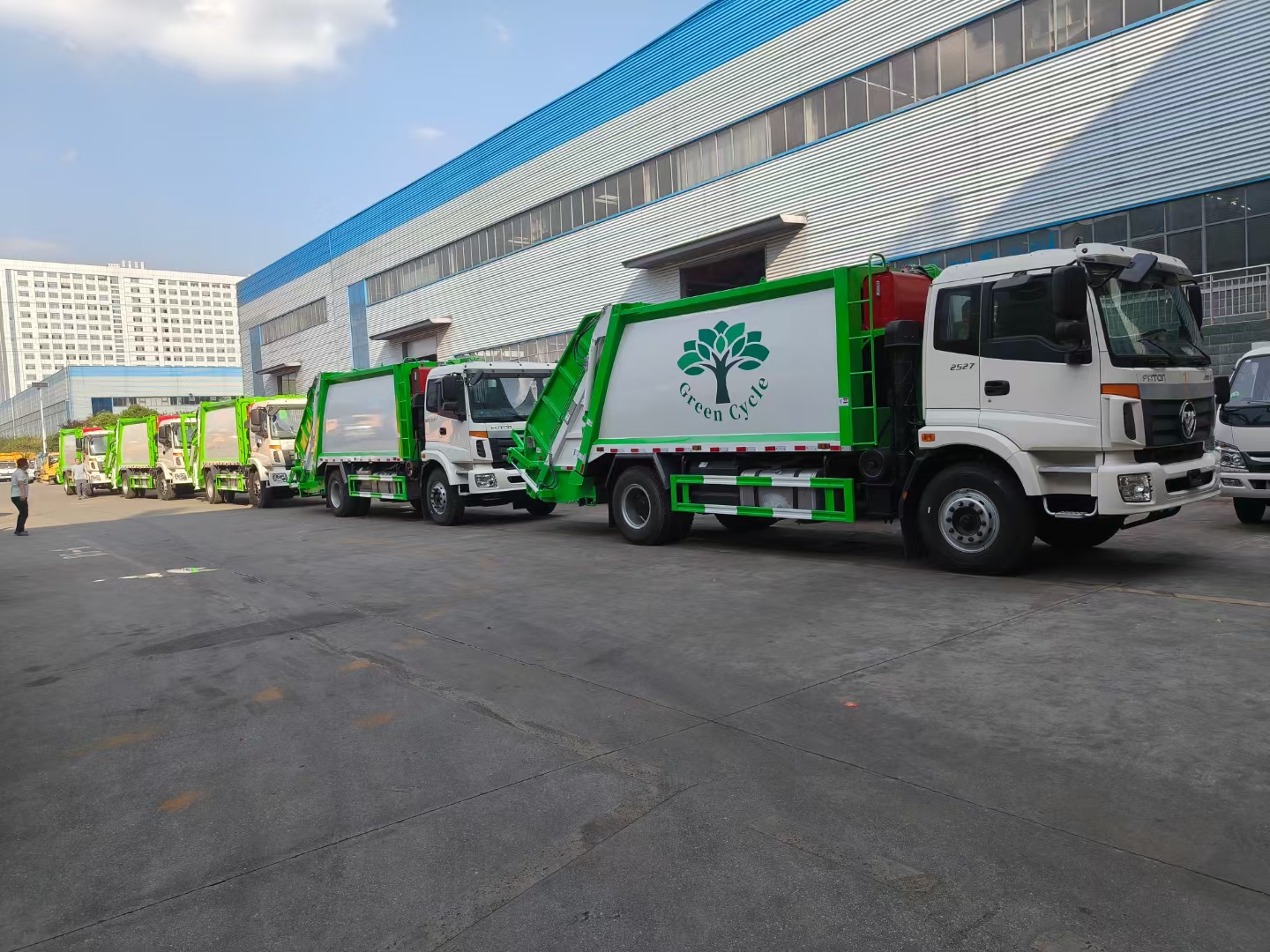 福田欧曼16立方出口压缩垃圾车批量发车